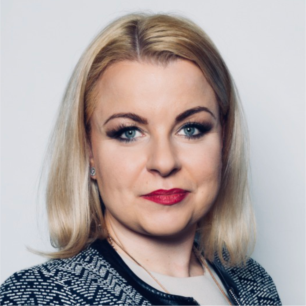 KAROLINA WISZUMIRSKA